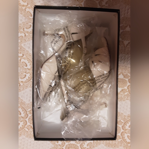 NIB Womens Ivory MISCHA Dress Shoe / Covered Heeled Sandal  SIZE 6M - Picture 10 of 10